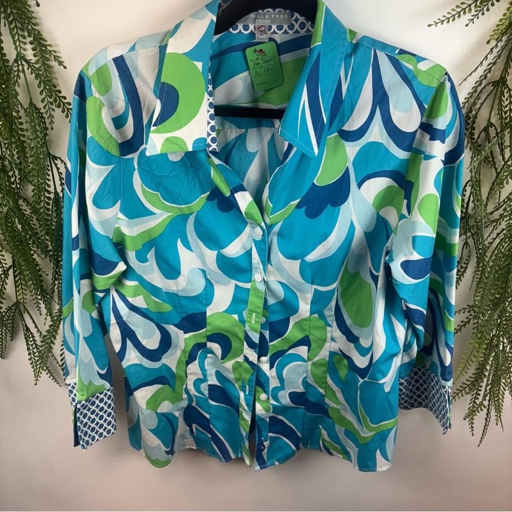 Fox Croft wrinkle free fitted blouse. Blue & Green swirl size 12